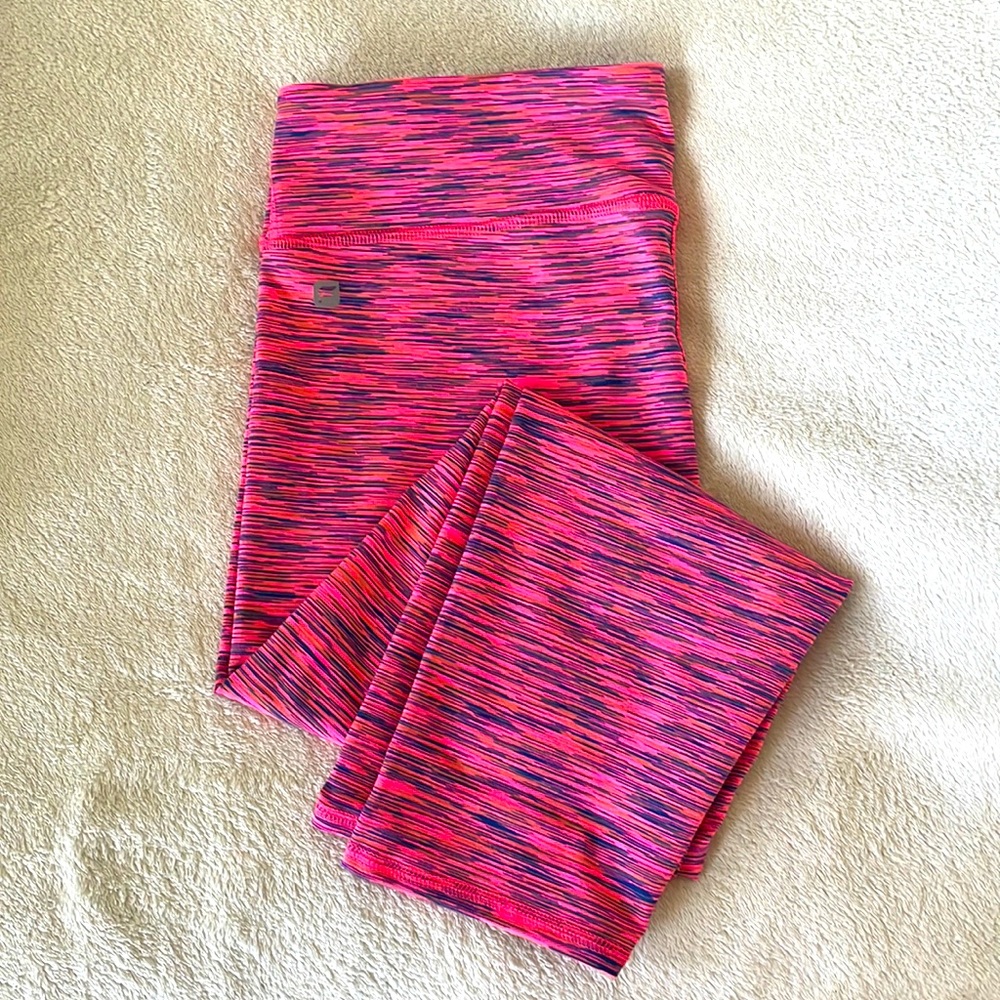 LIKE NEW Fabletics Capri Leggings, Size: L